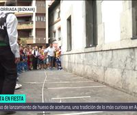 Tradición muy especial en fiestas de Arrigorriaga: ¡Concurso de lanzamiento de huesos de aceituna!