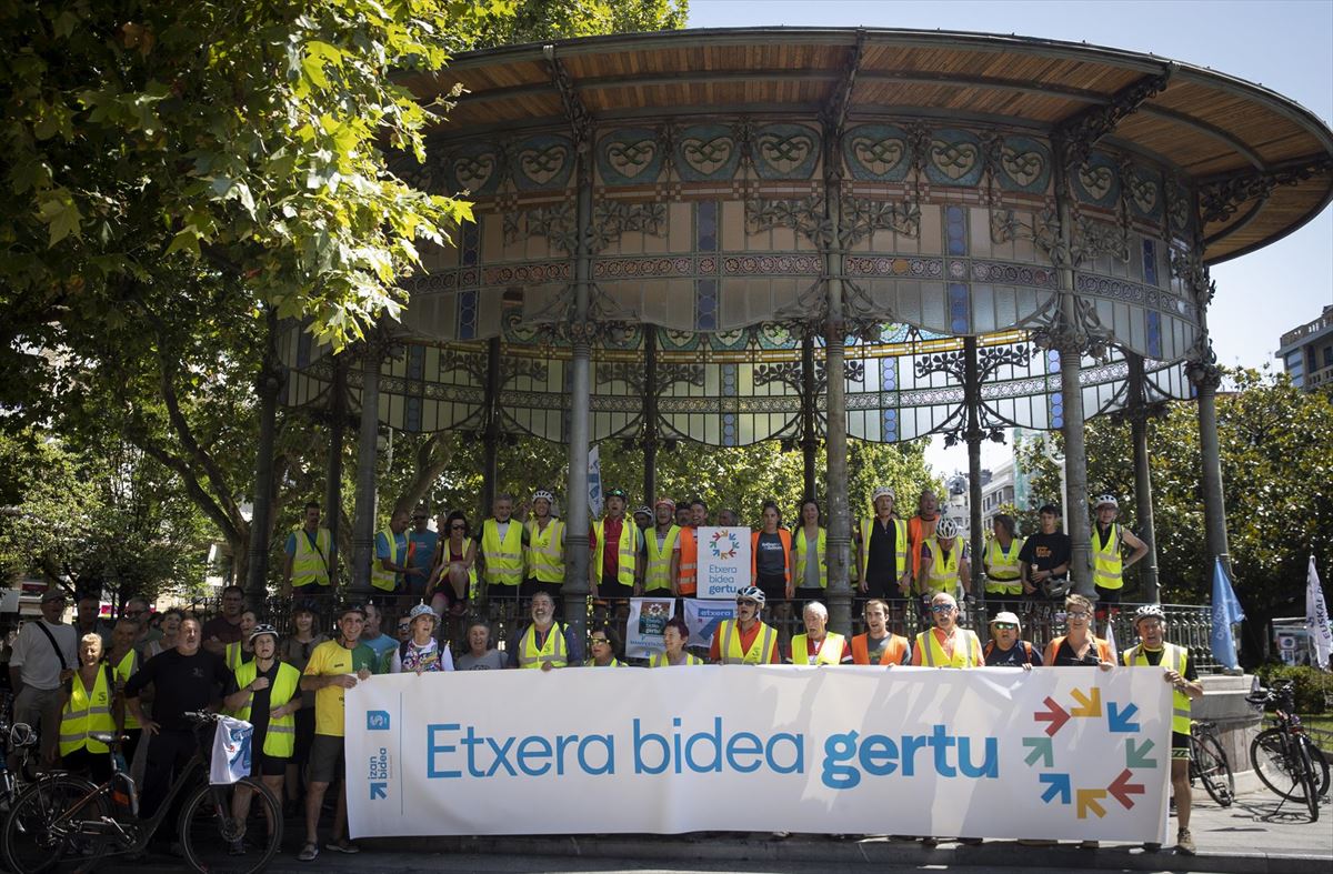 Acto final de la marcha ciclista, este domingo en San Sebastián. Foto: EFE