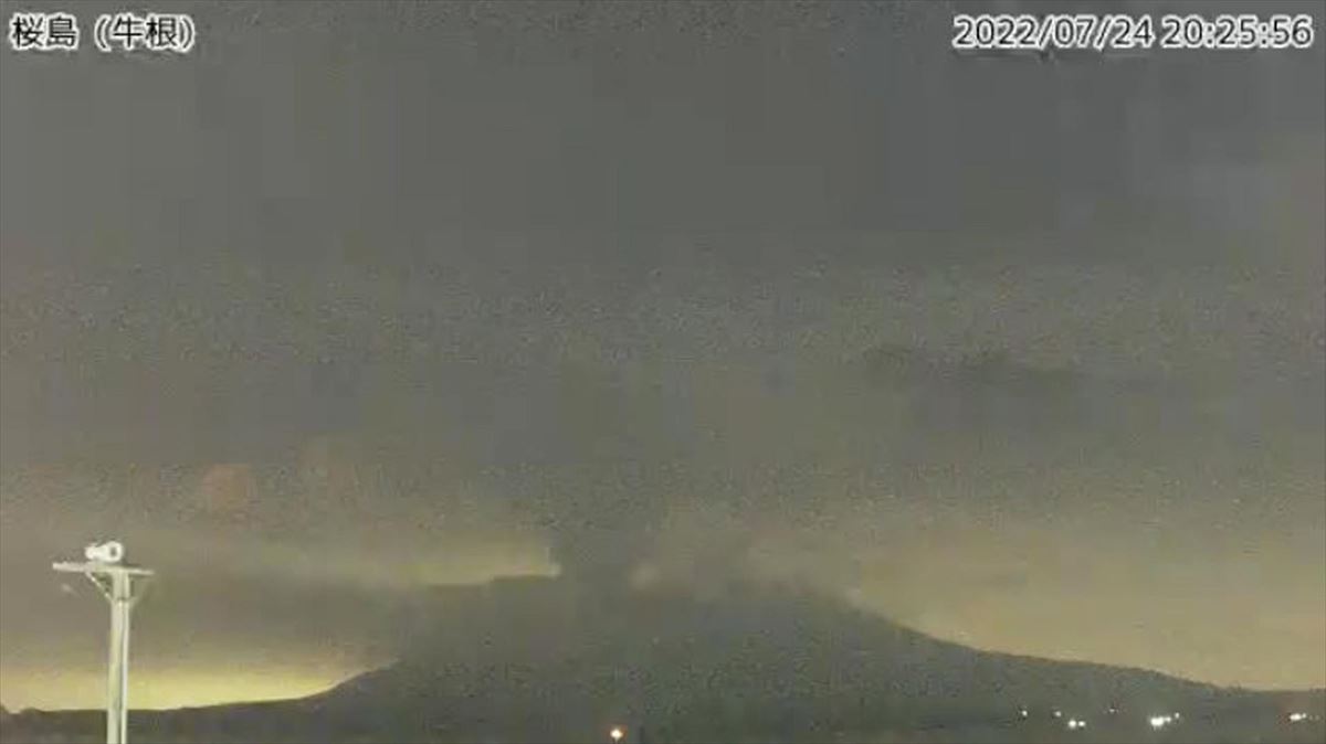Imagen del volcán Sakurajima en erupción. Foto: EFE. 