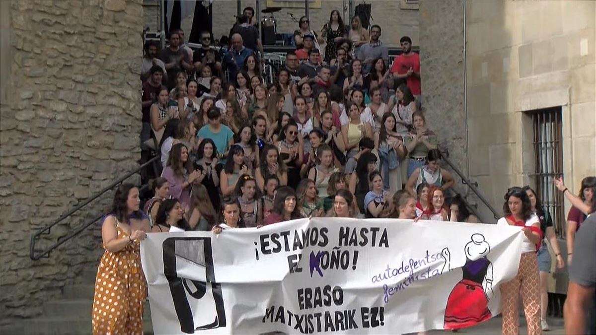 Movilización de la Comisión de Neskas y Blusas en Vitoria-Gasteiz. Imagen: EITB Media