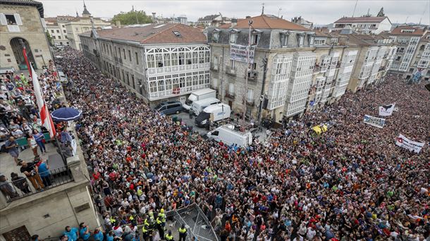 Zeledonen jaitsiera eta Andre Maria Zuriaren jaien hasiera, iaz. Argazkia: EFE