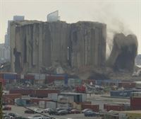 Se derrumban dos silos de grano en el puerto de Beirut, dos años después de la explosión 