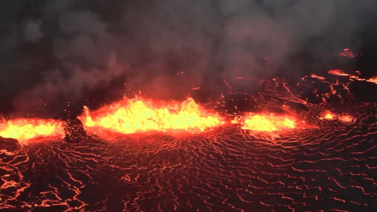 Volcán en erupción en Islandia. Imagen: Reuters