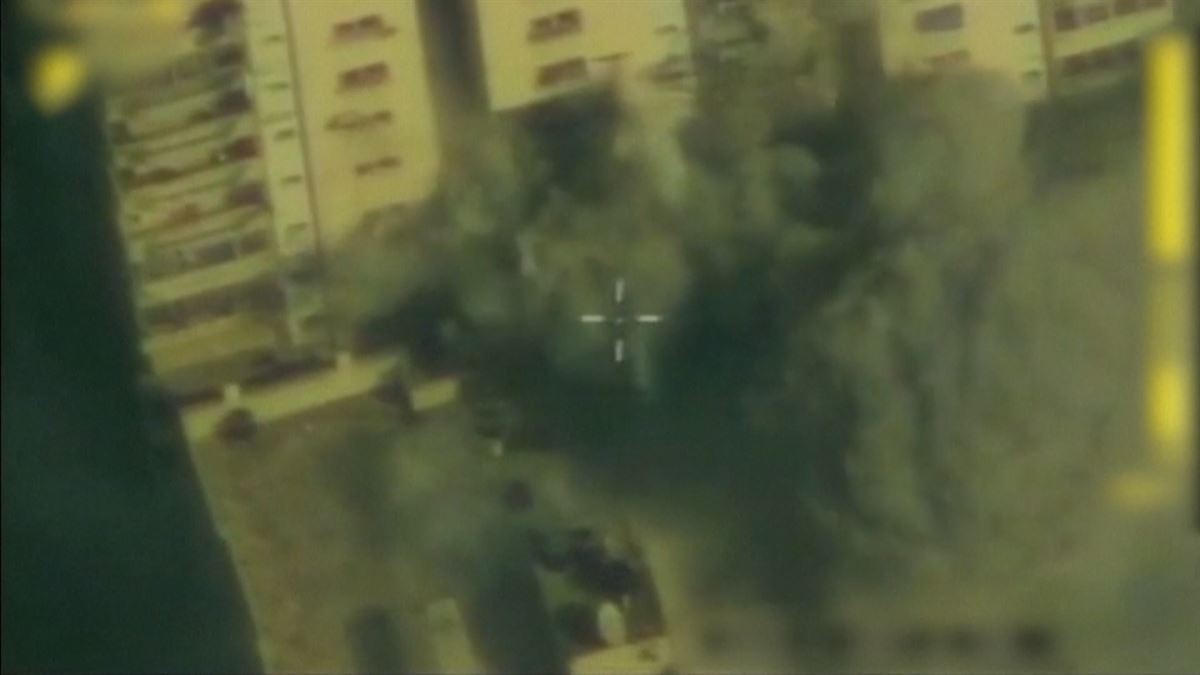 Ataque aéreo israelí contra un edificio en Gaza. Foto: EFE