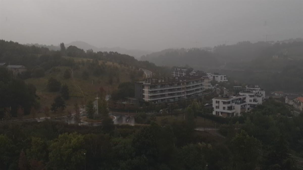 Lluvia en San Sebastián. Imagen obtenida de un vídeo de Xabi Sancho.