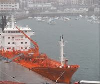 El barco Dutch Spirit traerá a Busturialdea 3.800 m³ de agua cada 40 horas