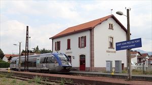 Suspendido el servicio de tren entre Kanbo y Donibane Garazi por un desprendimiento de tierra