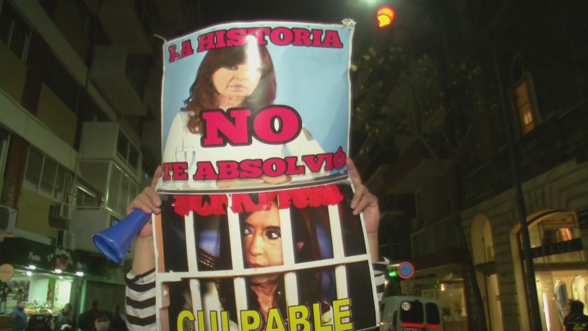 Protesta Buenos Airesen. Agentzietako bideo batetik ateratako irudia.