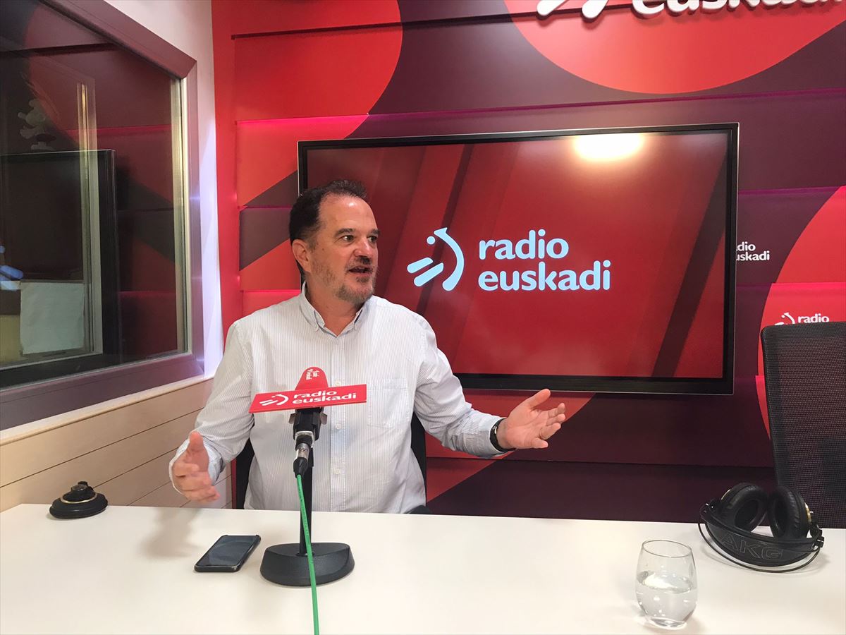 Carlos Iturgaiz, presidente del PP de la CAV, en Radio Euskadi