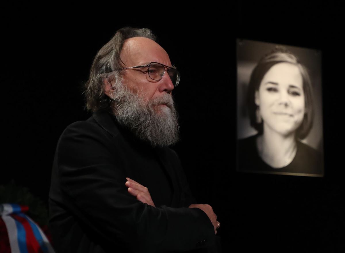 Alexander Dugin en el funeral de su hija, Daria Dugina. Foto: EFE