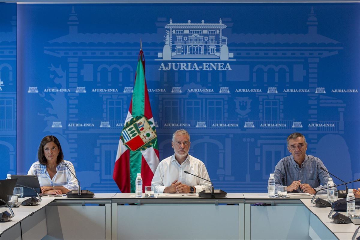 Beatriz Artolazabal, Iñigo Urkullu eta Jonan Fernandez, asteazken honetan