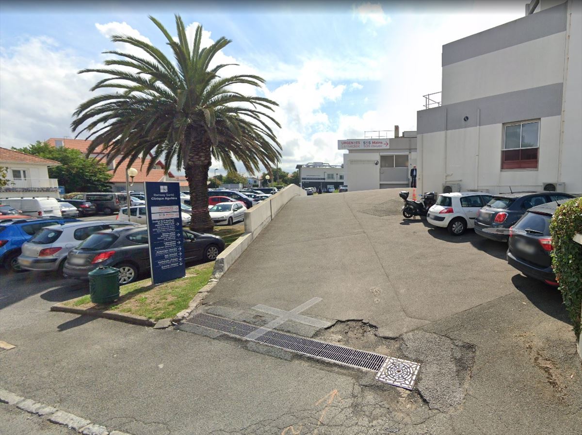 Entrada de urgencias de la Clínica Aguilera de Biarritz. Google Maps. 