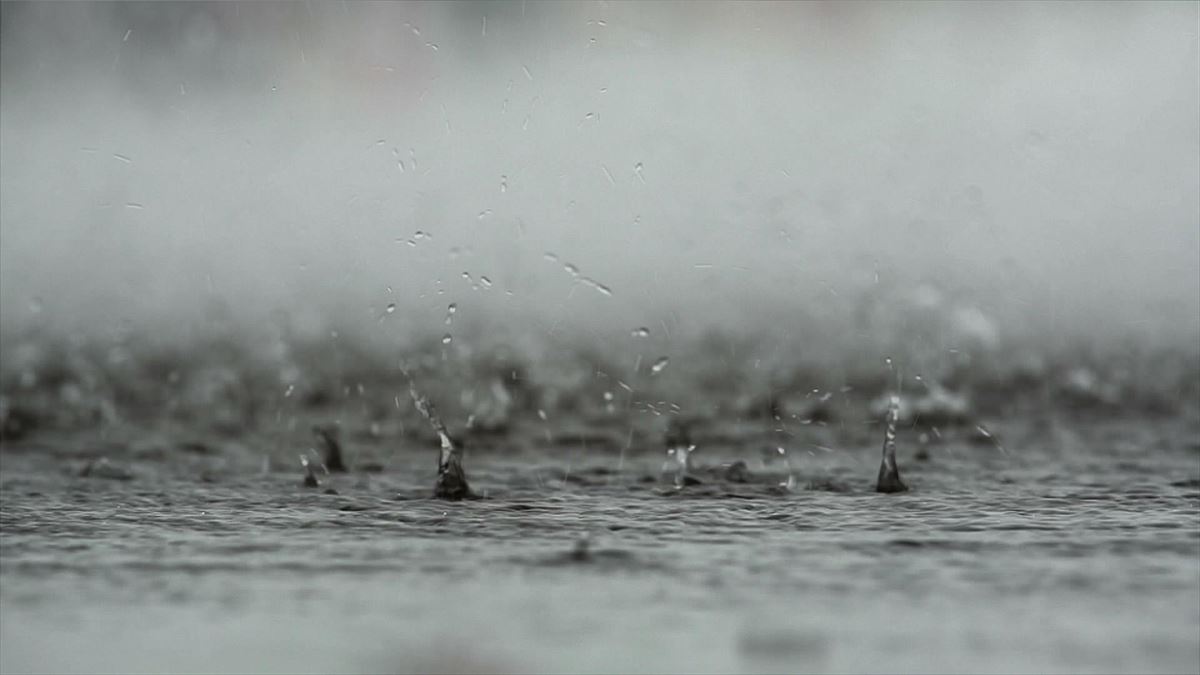 Gotas de lluvia. Imagen obtenida de un vídeo de Agencias