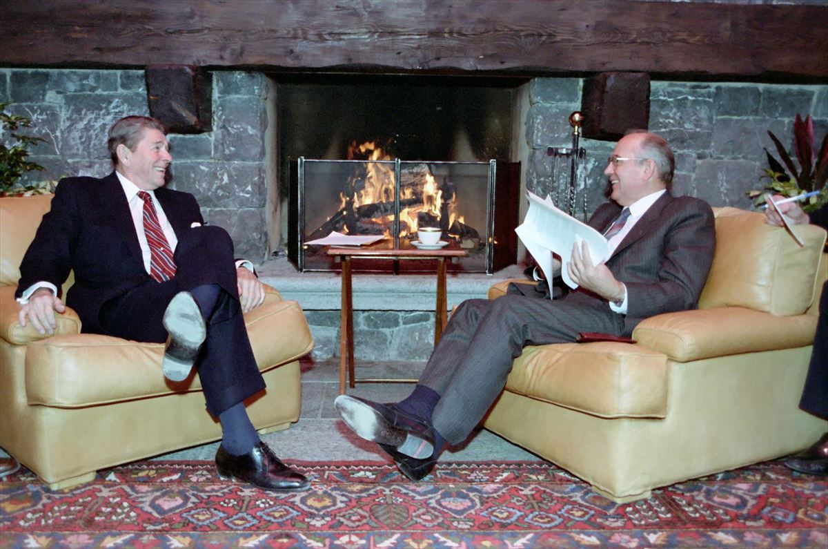 Ronald Reagan y Mijail Gorvachov, en 1985. EFE