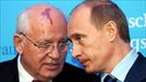 Mikhail Gorbatxov eta Vladimir Putin 2004ko irudi batean. Argazkia: EFE title=