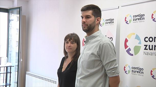 Begoña Alfaro y Carlos Guzmán, hoy en Pamplona. Imagen extraída de un vídeo de EITB.