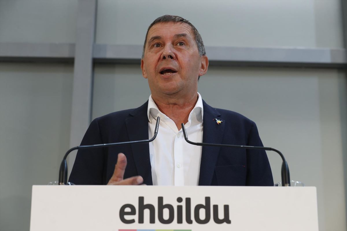 Arnaldo Otegi, durante su intervención en la reunión de la Mesa Política de EH Bildu