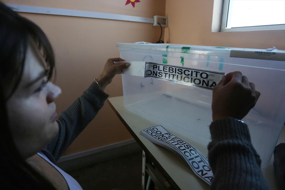 Chile se prepara para votar este domingo la nueva Constitución. Foto: EFE