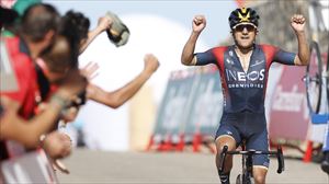 Carapaz se lleva la victoria en la Sierra de la Pandera; Evenepoel pierde tiempo, pero sigue líder