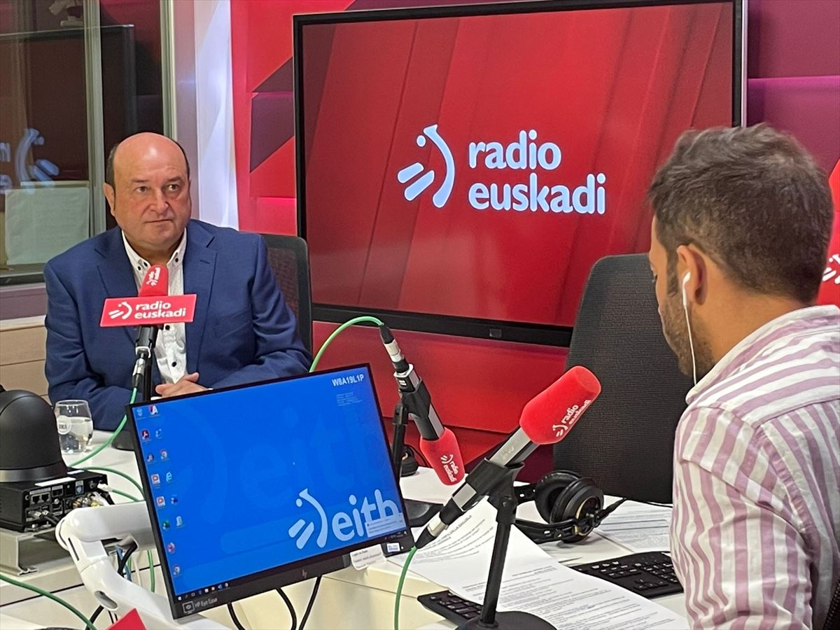 Andoni Ortuzar, entrevistado en Radio Euskadi.