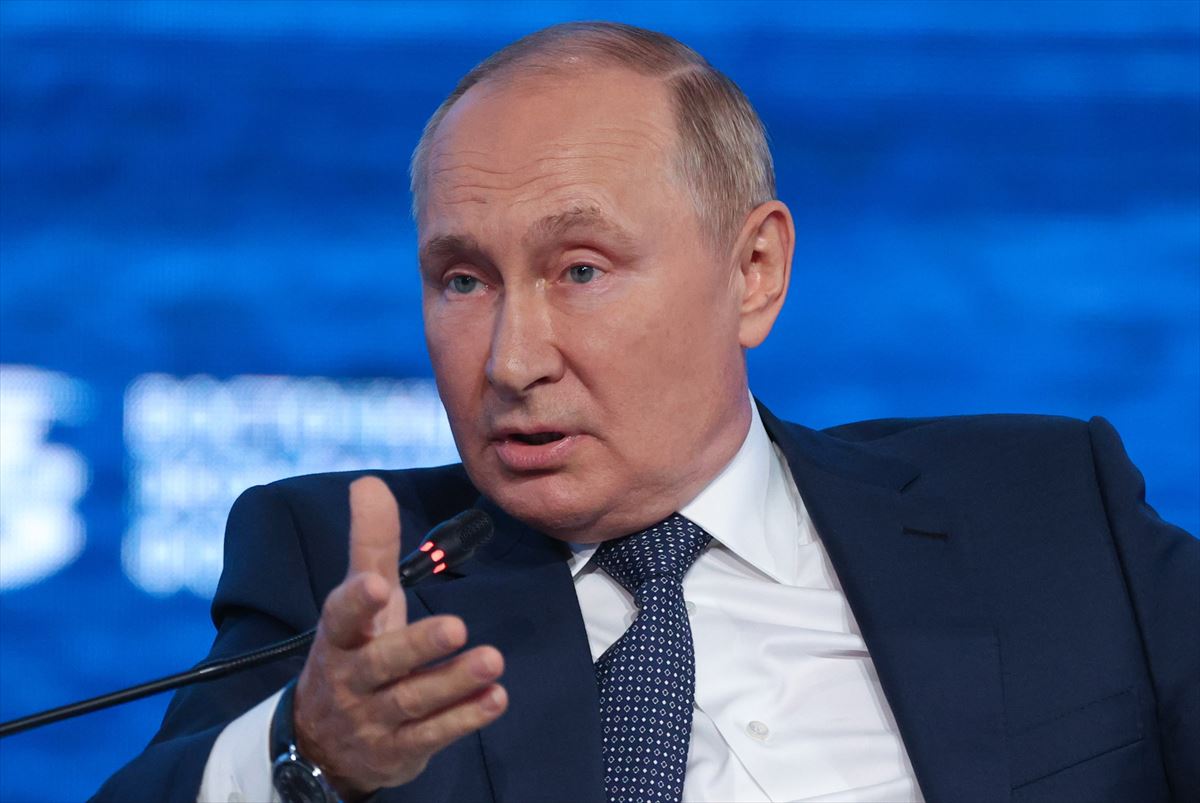 Putin cortará suministros de petróleo y gas si se limitan los precios. Foto: EFE
