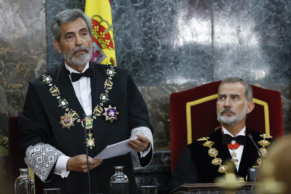 Carlos Lesmes, junto al rey Felipe VI, en la apertura del año judicial.