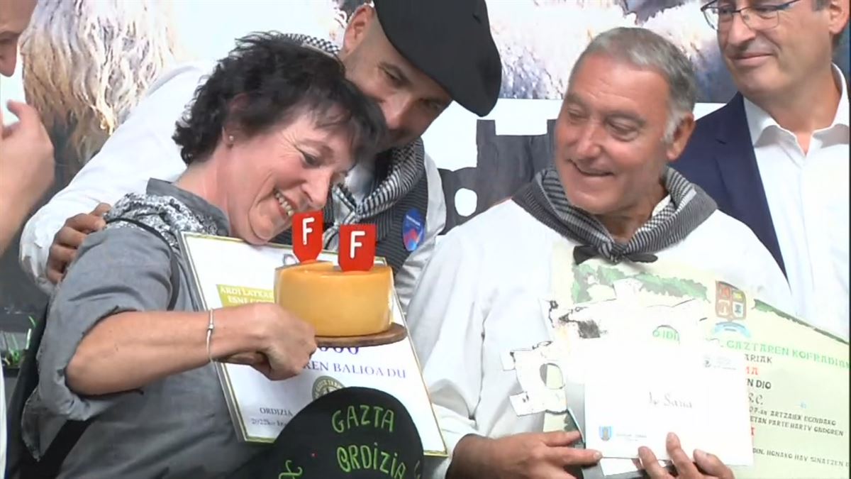 La quesería La Leze vencedora en Ordizia. Foto de un vídeo de EITB Media.