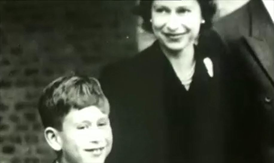 Elizabeth II.a eta Karlos semea