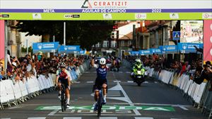 Grace Brown gana en la 3ª etapa del Ceratizit Challenge by La Vuelta, Van Vleuten mantiene el liderato