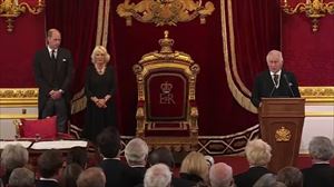 Charles III.a Erresuma Batuko errege aldarrikatu dute