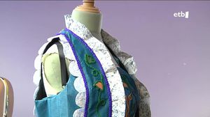 Paperezko 36 soineko lehian dira Gueñesen