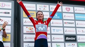 Van Vleuten gana La Vuelta, su tercera grande del año