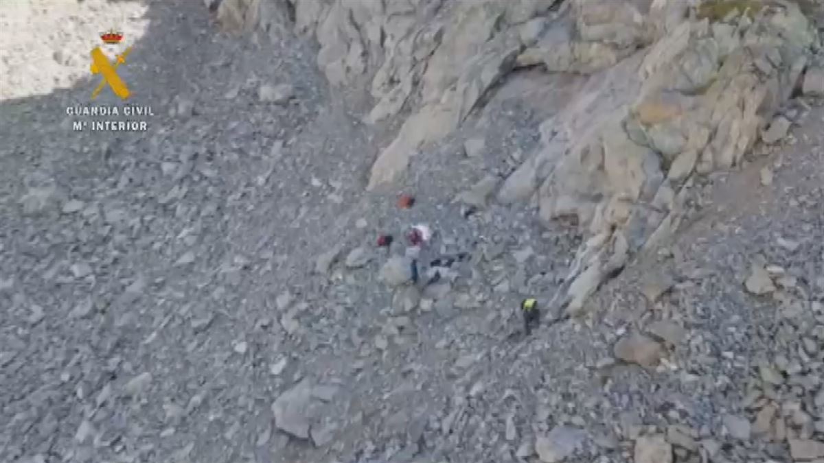 Momento de rescate. Imagen obtenida de un vídeo de la Guardia Civil.