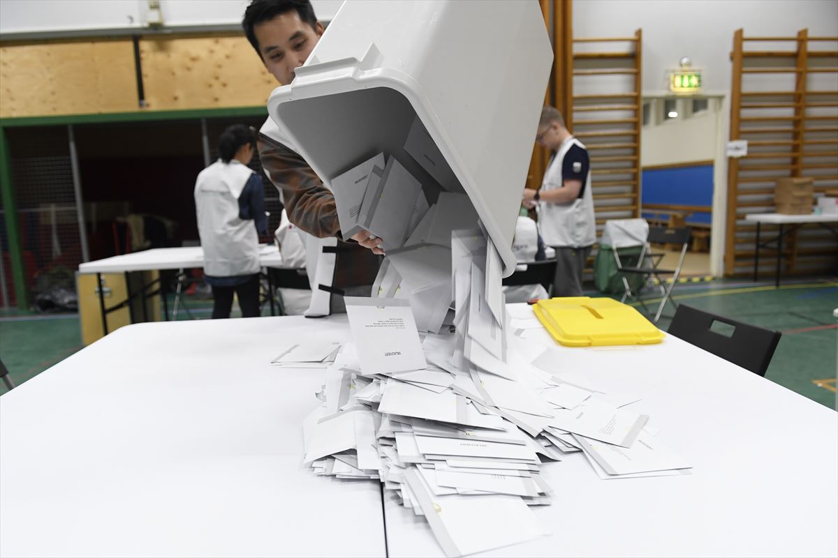 Recuento de votos tras las elecciones en Suecia. Foto: EFE