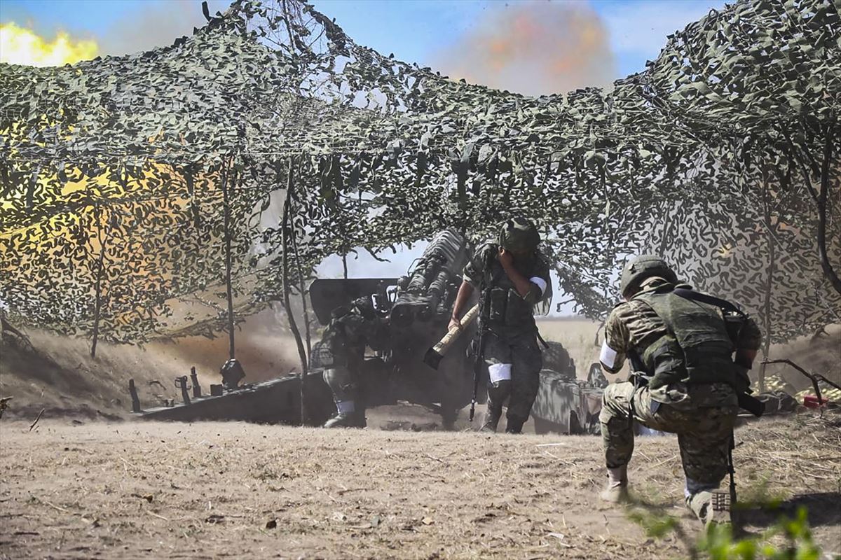 Fuerzas rusas durante los combates en Jersón. Foto de archivo: EFE