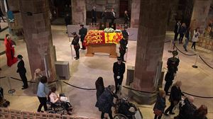 Miles de escoceses despiden a Isabel II en la catedral de Saint Giles de Edimburgo