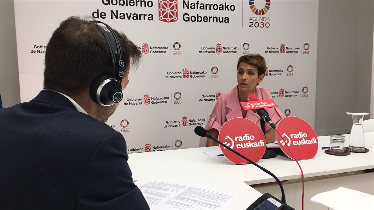 María Chivite, junto a Xabier García Ramsden, durante la entrevista. 