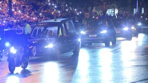 El féretro con los restos mortales de la reina Isabel II ya ha sido trasladado al Palacio de Buckingham