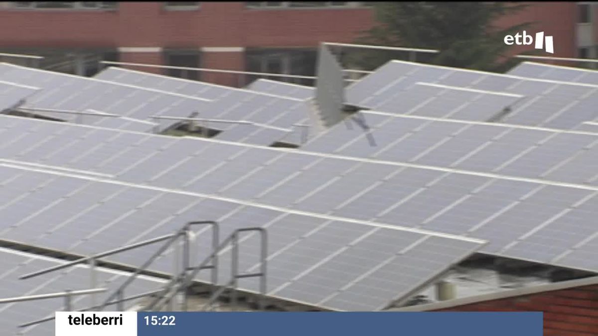 Placas solares. Una foto obtenida de un vídeo de EITB Media.