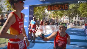 El paratriatleta 'Kini' Carrasco le pide matrimonio a Natalia Manzano tras ganar el oro de duatlón en Bilbao