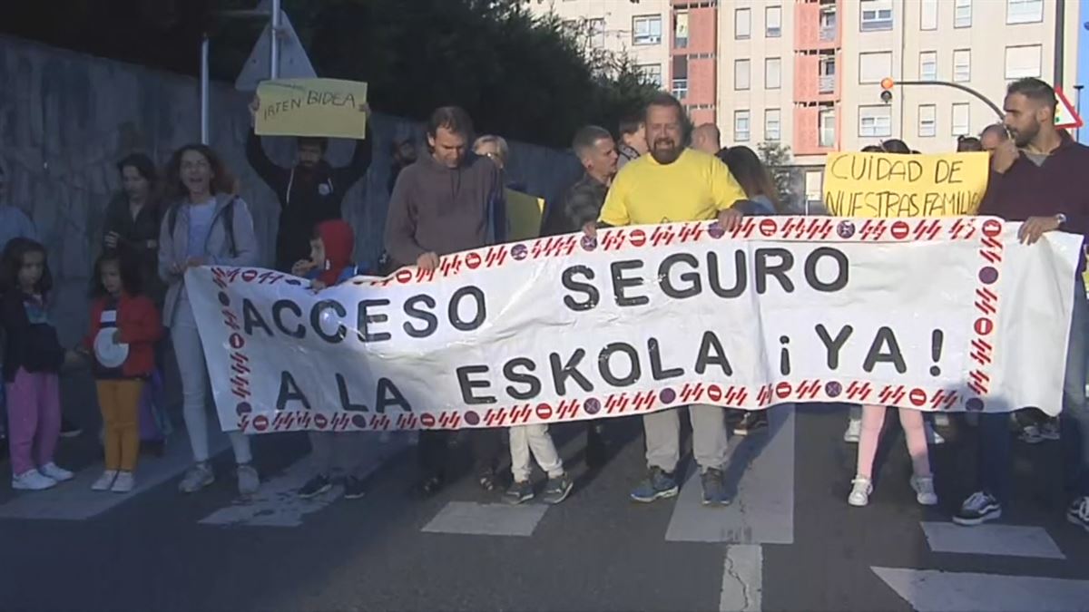 Protesta de esta mañana. Imagen obtenida de un vídeo de EITB Media.