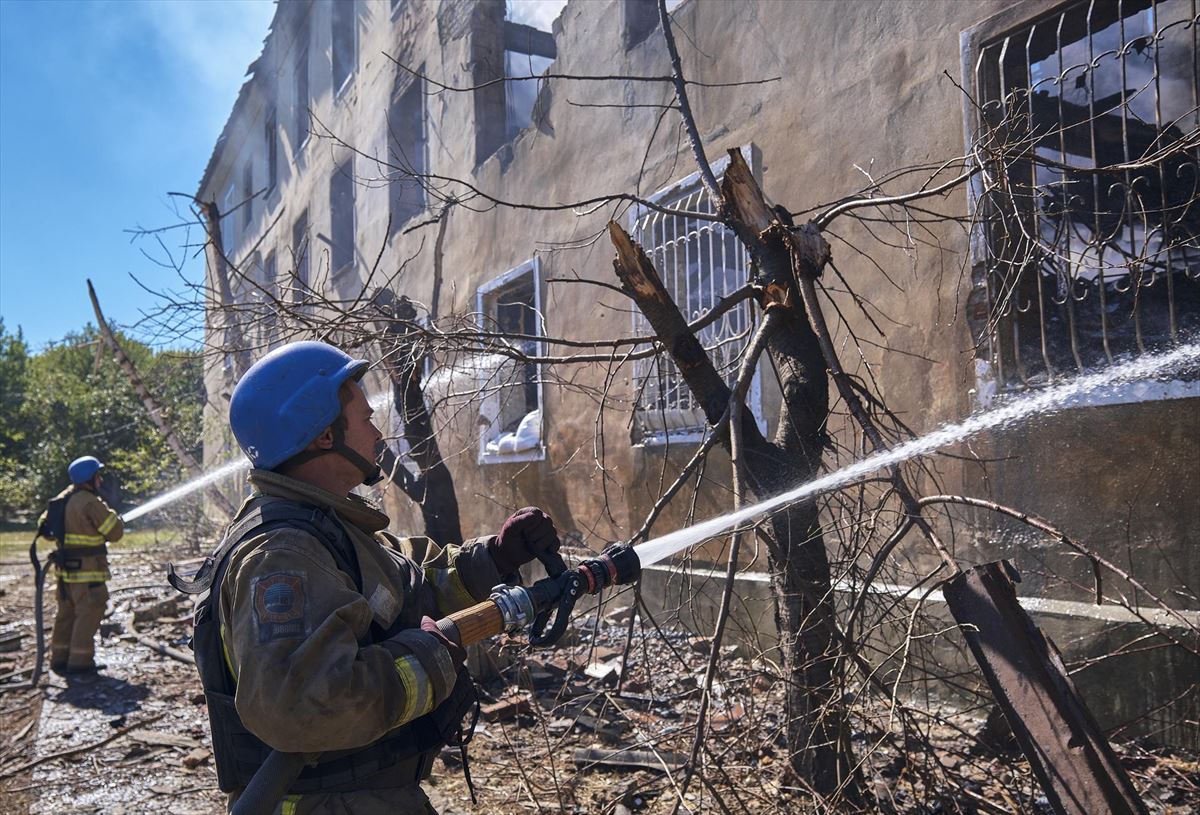 Donetskeko eraikin bat, eraso baten ostean