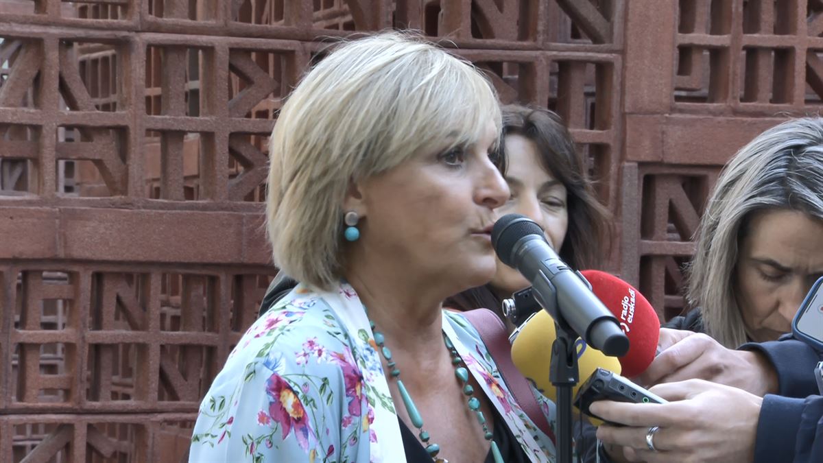 Atutxa confirma que Etxanobe ha sido propuesta para candidata a diputada general de Bizkaia del PNV