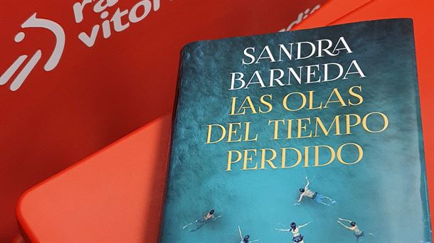 Sandra Barneda: "Cuento la historia de un grupo de amigos que se reencuentran 21 años después de una muerte"