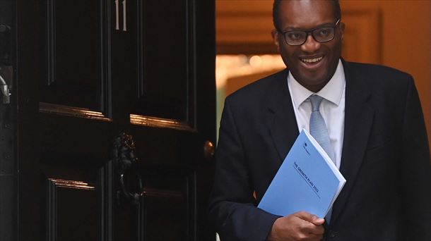 El nuevo ministro de Economía del Reino Unido, Kwasi Kwarteng, este viernes