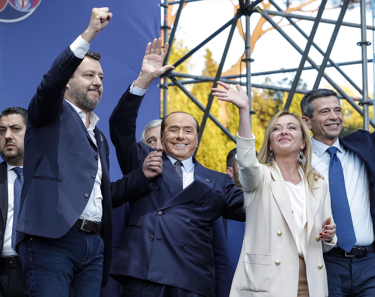 Matteo Salvini, Silvio Berlusconi y Giorgia Meloni en un acto electoral. Foto: EFE
