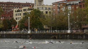 El Bilbao Triathlon de 2023 reunirá el sábado en torno a 300 triatletas