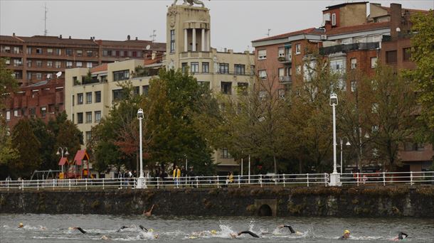 Un momento del Bilbao Triathlon de 2022. Foto: EFE. 