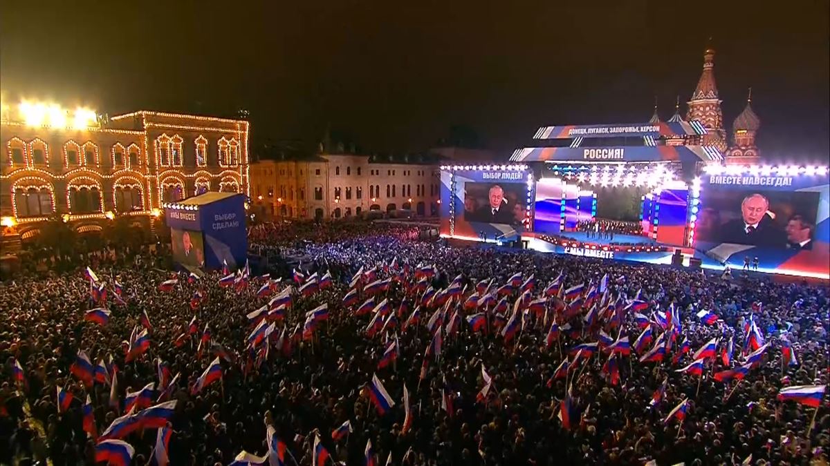 Putin se da un baño de masas en la Plaza Roja para dar la bienvenida a los cuatro territorios anexionados