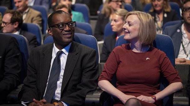 Kwarteng, junto con Truss, en el congreso anual de los conservadores en Birmingham. 